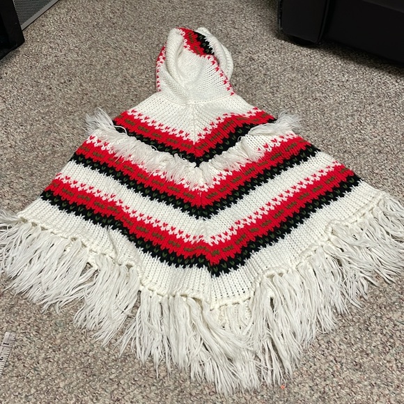 Vintage knit fringed poncho with hood - Picture 6 of 6